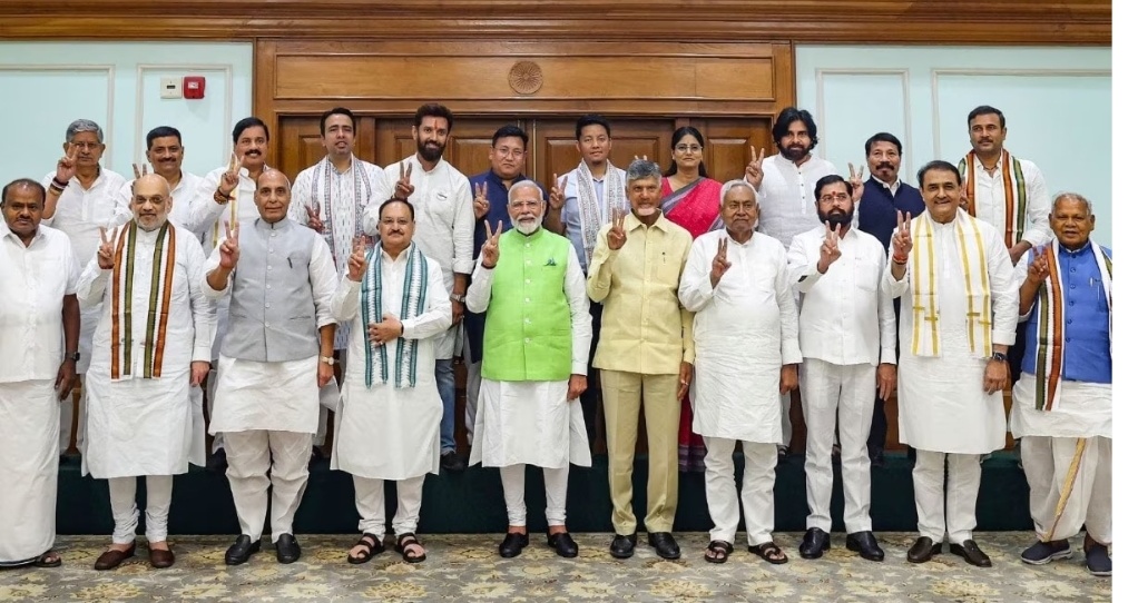 *दिल्ली में NDA दल की बैठक में इन दोनों नेताओं ने NDA को अपना समर्थन देने का एलान कर दिया है.*