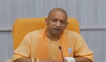 *योगी ने अधिकारियों से कहा, काशी आने वाले भक्तों को न हो कोई परेशानी*