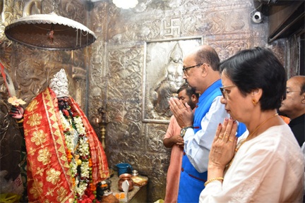 *रायपुर,मनोनीत राज्यपाल रमेन डेका ने मां काली से लिया आशीर्वाद*