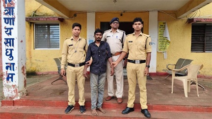 *10 साल के बेटे ने कहा, बाबू जी ने दीदी के साथ गलत काम किया,आरोपी पिता पुलिस हिरासत में,सियासत दर्पण न्यूज़ रिपोर्ट*