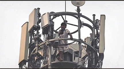 *युवक ने दी पुलिस को धमकी, पकड़ने की कोशिश की तो कूदकर दे दूंगा जान….*