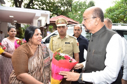 *छत्तीसगढ़ के मनोनीत राज्यपाल श्री रमेन डेका का राजभवन पहुंचने पर किया गया आत्मीय स्वागत*