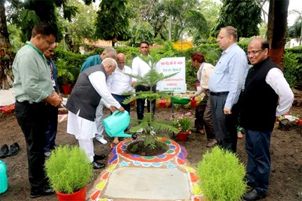 सुरक्षित भविष्य के लिए पौध-रोपण ज़रूरी – राज्यपाल श्री पटेल
