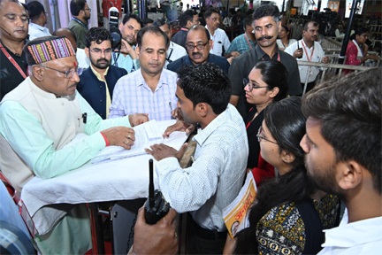 *रायपुर,दूसरे सप्ताह भी मुख्यमंत्री के जनदर्शन में नागरिकों में जबरदस्त उत्साह*
