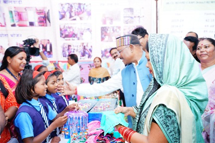 *रायपुर,बच्चों की मोहक मुस्कान का जादू….*