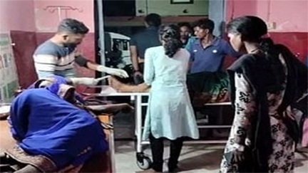 *सड़क हादसा: शादी समारोह से लौटते वक्त सवारियों से भरी पिकअप पलट गई, 8 महिला घायल*