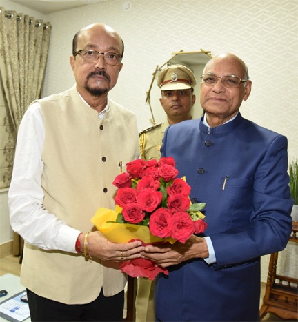 *राज्यपाल डेका से रमेश बैस ने की सौजन्य मुलाकात*