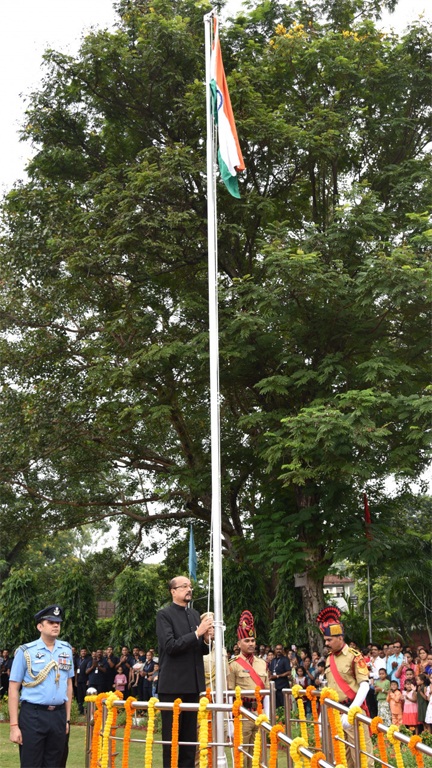 *स्वतंत्रता दिवस-2024 : राज्यपाल श्री डेका ने राजभवन में किया ध्वजारोहण*