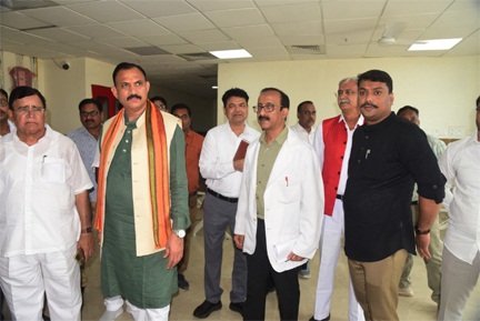 *स्वास्थ्य मंत्री श्याम बिहारी जायसवाल ने मल्टी स्पेशलिटी हॉस्पिटल बिलासपुर का किया निरीक्षण*