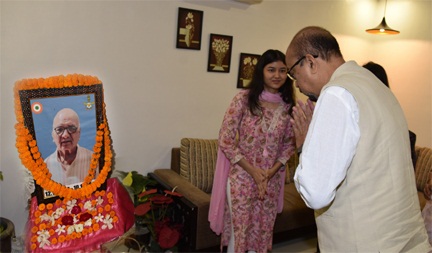 * राज्यपाल श्री रमेन डेका ने विंग कमांडर (सेवानिवृत्त) श्री एमबी ओझा के निधन पर उन्हें दी श्रद्धांजलि*