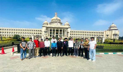 *सेना की मदद से कुपवाड़ा के छात्रों ने दक्षिण भारत के प्रमुख संस्थानों के बारे में ली जानकारी*