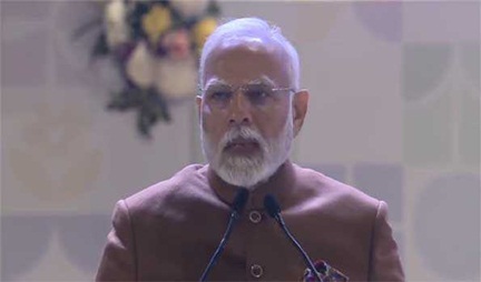 *ग्रामीणों के लिए सम्मानजनक जीवन सुनिश्चित करना प्राथमिकता: मोदी*