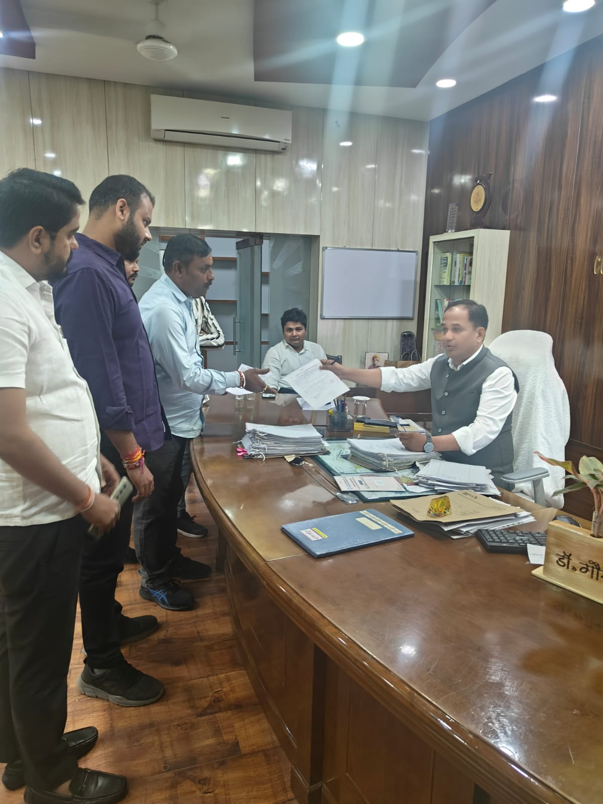 *रायपुर,,प्रशासक बैठने के बाद भी कार्यकाल समाप्त हो चुके पार्षद की सुनवाई करने वाले अधिकारी और ठेकेदार के खिलाफ भी कार्यवाही हो – संदीप तिवारी*