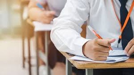 *फीस लेकर परीक्षा ना कराने के मामले ने पकड़ा तूल*