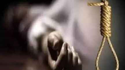 *प्रेमी जोड़े ने फांसी लगाकर की आत्महत्या*