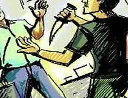 *शराब दुकान के ठेका कर्मचारी पर पूर्व कर्मचारी ने किया चाकू से हमला*