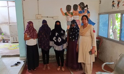 *रायपुर,,गांवों की गरीब लड़कियों को नौकरी दिलाने का झांसा देकर रायपुर बुलाया और देह व्यापार में धकेला…पुलिस ने मारा छापा*