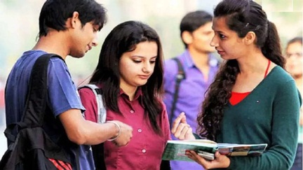 *परीक्षा में ड्रेस कोड को लेकर फंसे परीक्षार्थी*