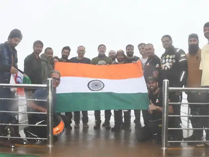 *कारगिल शहीदों को श्रद्धांजलि देने रायपुर से बस्तर तक निकाली गई बाइक रैली*