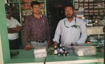 *झोला छाप डॉक्टरों को दवा सप्लाई करने वाले मेडिकल स्टोर में औषधि विभाग की दबिश*