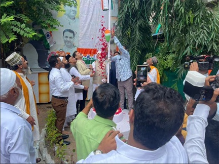 *रायपुर,,डाॅ.सलीम राज ने कार्यालय, छ.ग.राज्य वक्फ बोर्ड व अन्य वक्फ संस्थानों पर किया ध्वजारोहण*