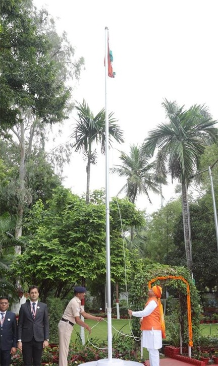 *मुख्यमंत्री विष्णु देव साय ने स्वतंत्रता दिवस के अवसर पर मुख्यमंत्री निवास में किया ध्वजारोहण*