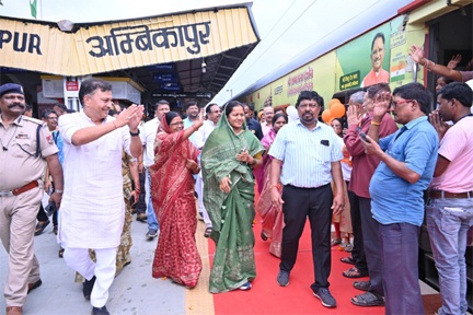 *छत्तीसगढ़ से रामलला दर्शन के लिए श्रद्धालुओं की विशेष ट्रेन रवाना*