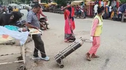 *एंबुलेंस नहीं होने से स्ट्रैचर पर मरीज को ढकेल कर ले जाने के लिए परिजन हुए मजबूर…*