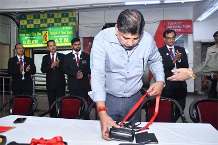 *रायपुर रेलवे-स्टेशन पर टिकट लेने अब नहीं लगानी पड़ेगी लाइन*