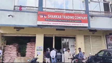 *शंकर ट्रेडर्स में कृषि विभाग एवं राजस्व विभाग ने मारा छापा*