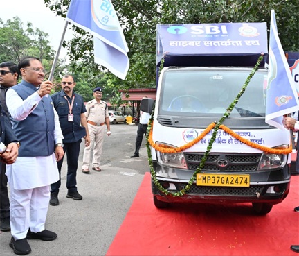 *मुख्यमंत्री साय ने एसबीआई साइबर सुरक्षा रथ को झंडी दिखाकर किया रवाना*