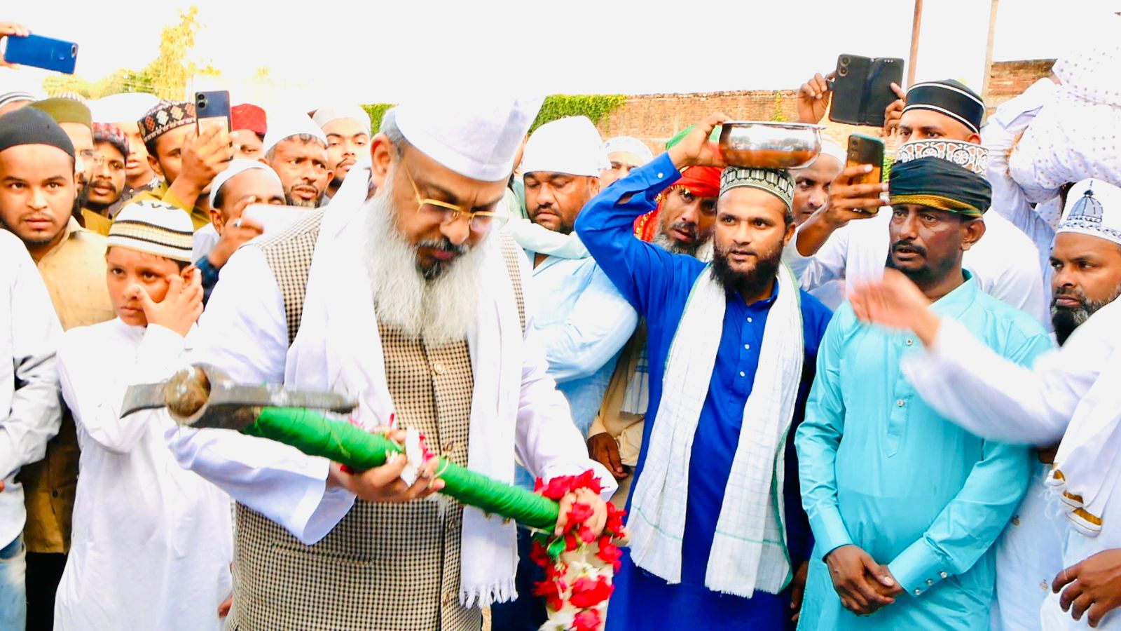 *दो रोज़ा उर्स ए हुजुर सूफी ए मिल्लत शानो शौकत के साथ किछौछा मुक़द्दसा में हुआ शानदार इख़्तेताम,,सियासत दर्पण न्यूज की खबर,,देखे कार्यक्रम की वीडियो*