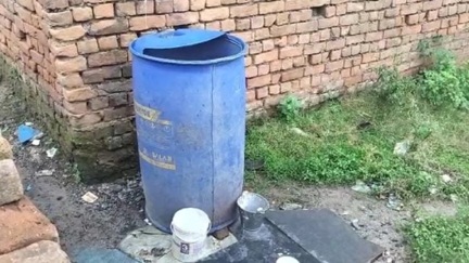 *नशेड़ी युवक ने 7 साल की बच्ची को डाला नीले ड्रम में*