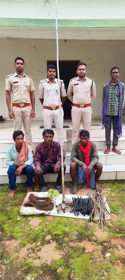 *शिकार के पूर्व तीन शिकारी गिरफ्तार*