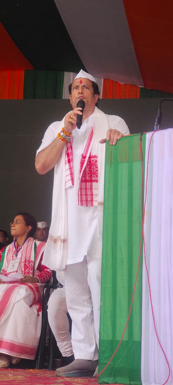 *असम प्रदेश के डिब्रूगढ में वोट अधिकार रैली, वोट चोर गदृदी छोड को लेकर हजारो की संख्या में लोग शामिल हुए*