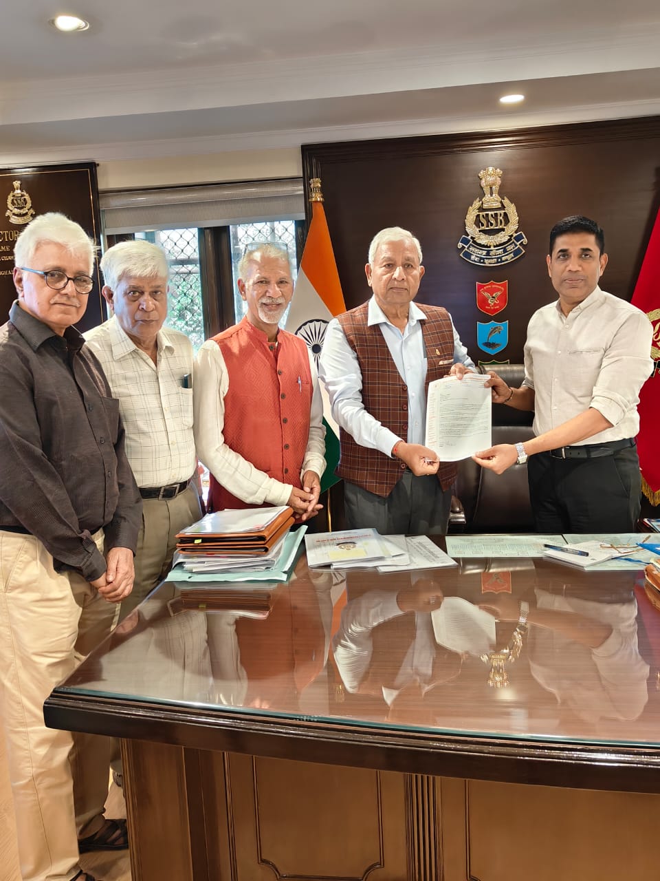 *तमिलनाडु, केरला, आंध्रा, तेलंगाना के एसएसबी व आसाम राइफल से संबंधित पूर्व अर्धसैनिकों के मरणोपरांत सलामी सम्मान कौन सी फोर्स दे रणबीर सिंह*