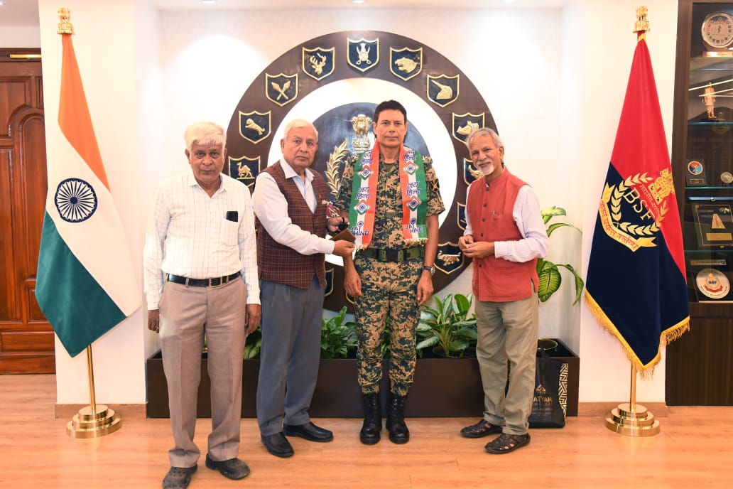 *नई दिल्ली,,अलॉइंस डेलिगेशन द्वारा डीजी बीएसएफ/ वार्ब चेयरमैन से की मुलाकात,,रणबीर सिंह,,महासचिव*