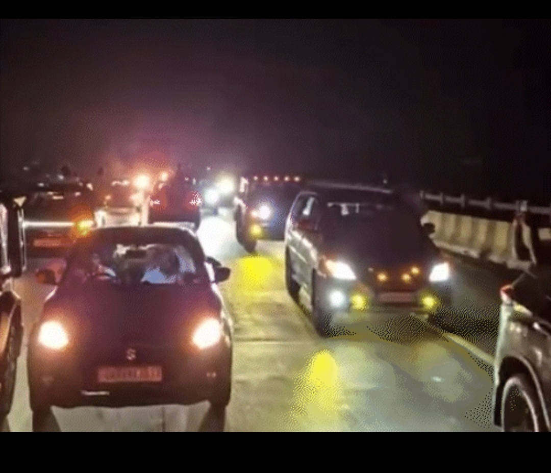 *रायपुर पुलिस एक्शन मोड़ में,,स्टंटबाज 15 अमीरजादे,को पुलिस ने लिया हिरासत में,स्टंट करोगे तो जेल जाओगे,,, एसएसपी लाल उमेद सिंह*