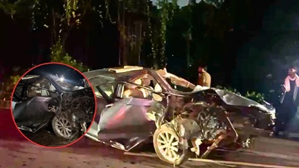 *रेलिंग से टकराई तेज रफ्तार कार,,रेलिंग का रॉड कार को चीरते हुए आर-पार*