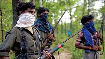 *103 माओवादियों ने डाले हथियार*