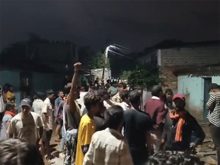 *मुस्लिम युवक ने शिव मंदिर के पास पेशाब किया*