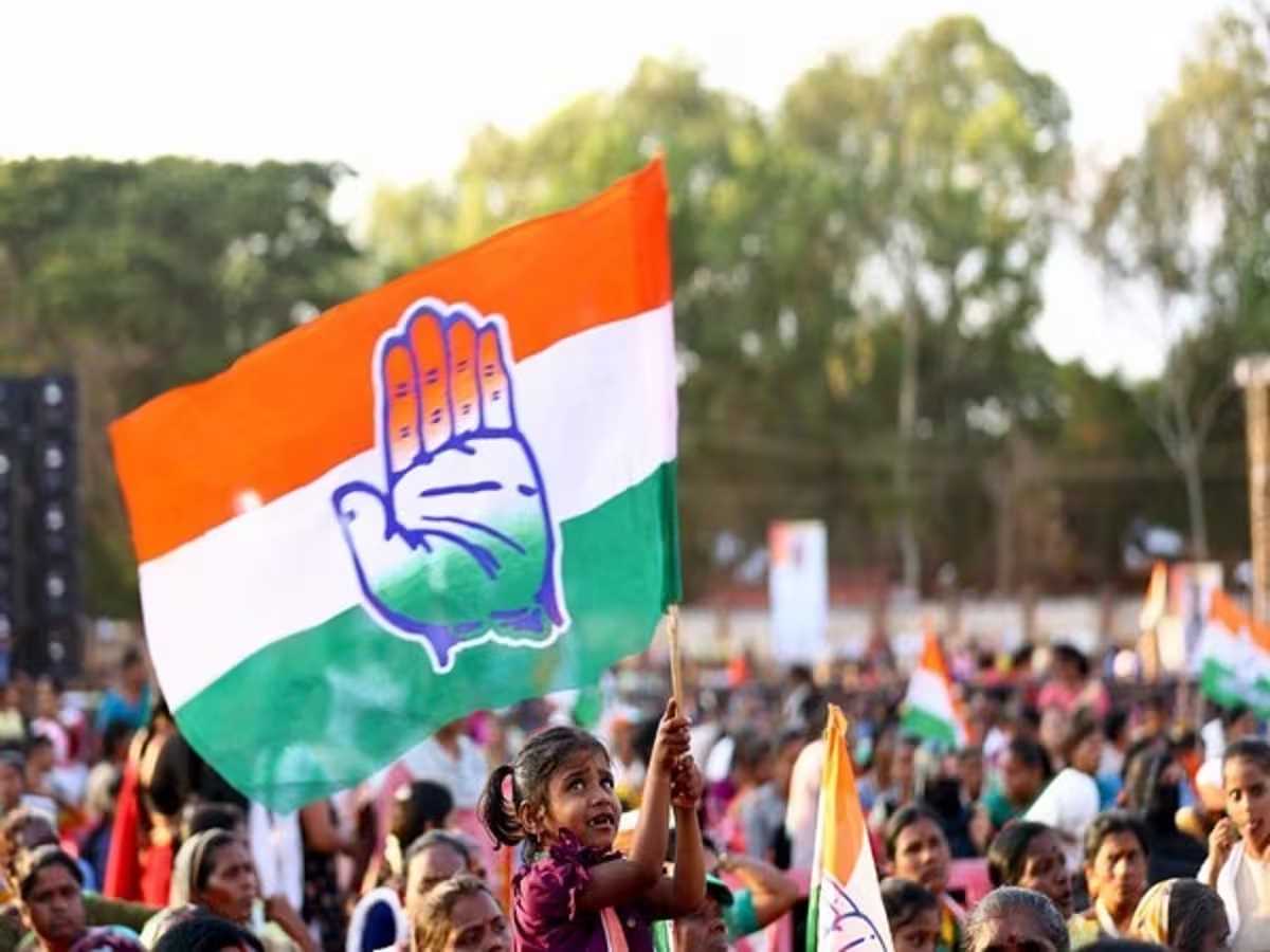 *रायपुर,,पर्दे के पीछे सियासी सौदेबाज़ी करते हैं ,वही आज प्रदेश,में ऊंचे पदों पर बैठे हैं और अब कांग्रेस जिला अध्यक्ष बनने की इच्छा रखते हैं।*