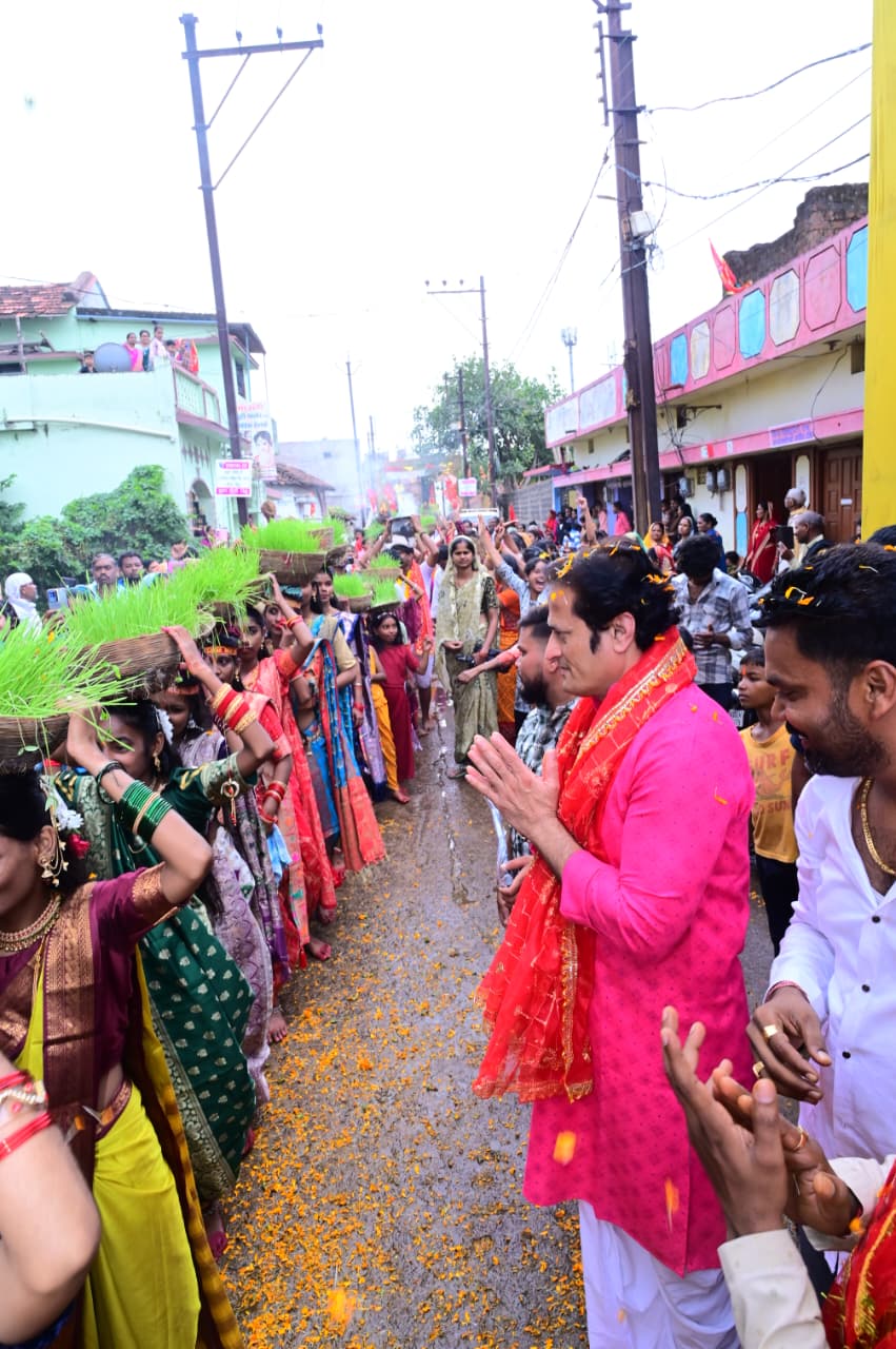 *रायपुर,,विभिन्न पंडालों के माता रानी की मूर्ति विसर्जन एवं जवारा विसर्जन में शामिल हुए,, पूर्व विधायक विकास उपाध्याय*