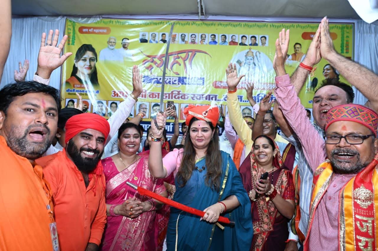 *विजयादशमी का पर्व हमें अपने अंदर निहित अहंकार को दूर कर सबकी सेवा,सत्कार एवं भाईचारे के लिए प्रेरित करता है : भावना बोहरा,,,दुखहरण सिंह ठाकुर की रिपोर्ट*