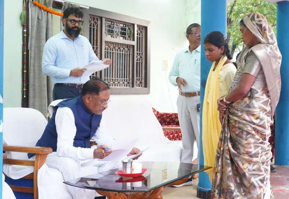 *मुख्यमंत्री श्री विष्णु देव साय ने सुनी आम जनता की समस्याएं*