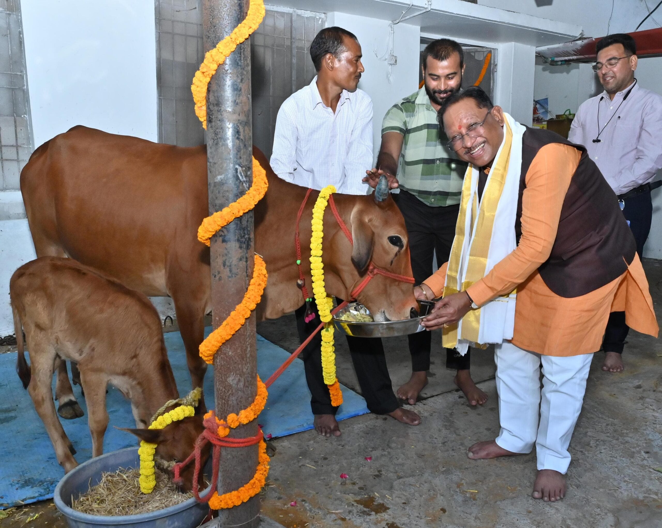 *रायपुर,,गोवर्धन पूजा के अवसर पर मुख्यमंत्री ने किया गौपूजन, प्रदेशवासियों की सुख-समृद्धि की कामना की*