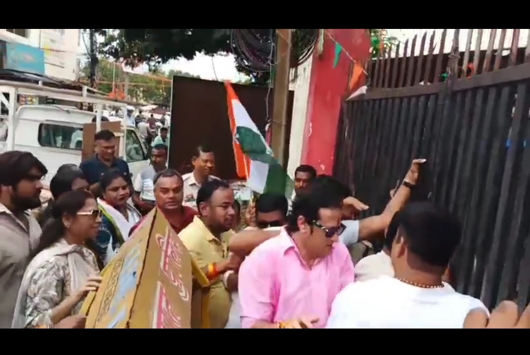 *रायपुर,,कांग्रेस का जोरदार प्रदर्शन, ‘बिजली चोर गद्दी छोड़’ नारे से गूंजा,सियासत दर्पण न्यूज़ की खबर*