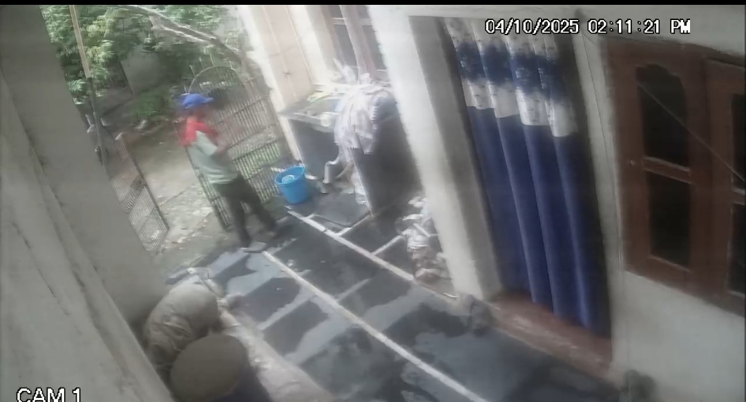 *रायपुर,,अज्ञात चोर ने घर के अंदर घुस कर गैस सिलेंडर लेकर फरार हुआ,,देखे वीडियो,,,मीनाज़ खान की खबर*