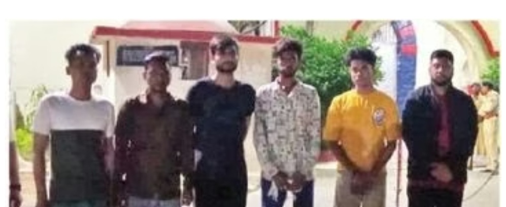 *रायपुर, गुंडागर्दी करने वाले 6 बदमाशों को पुलिस ने गिरफ्तार कर निकाला जुलूस,अन्य आरोपी फरार*