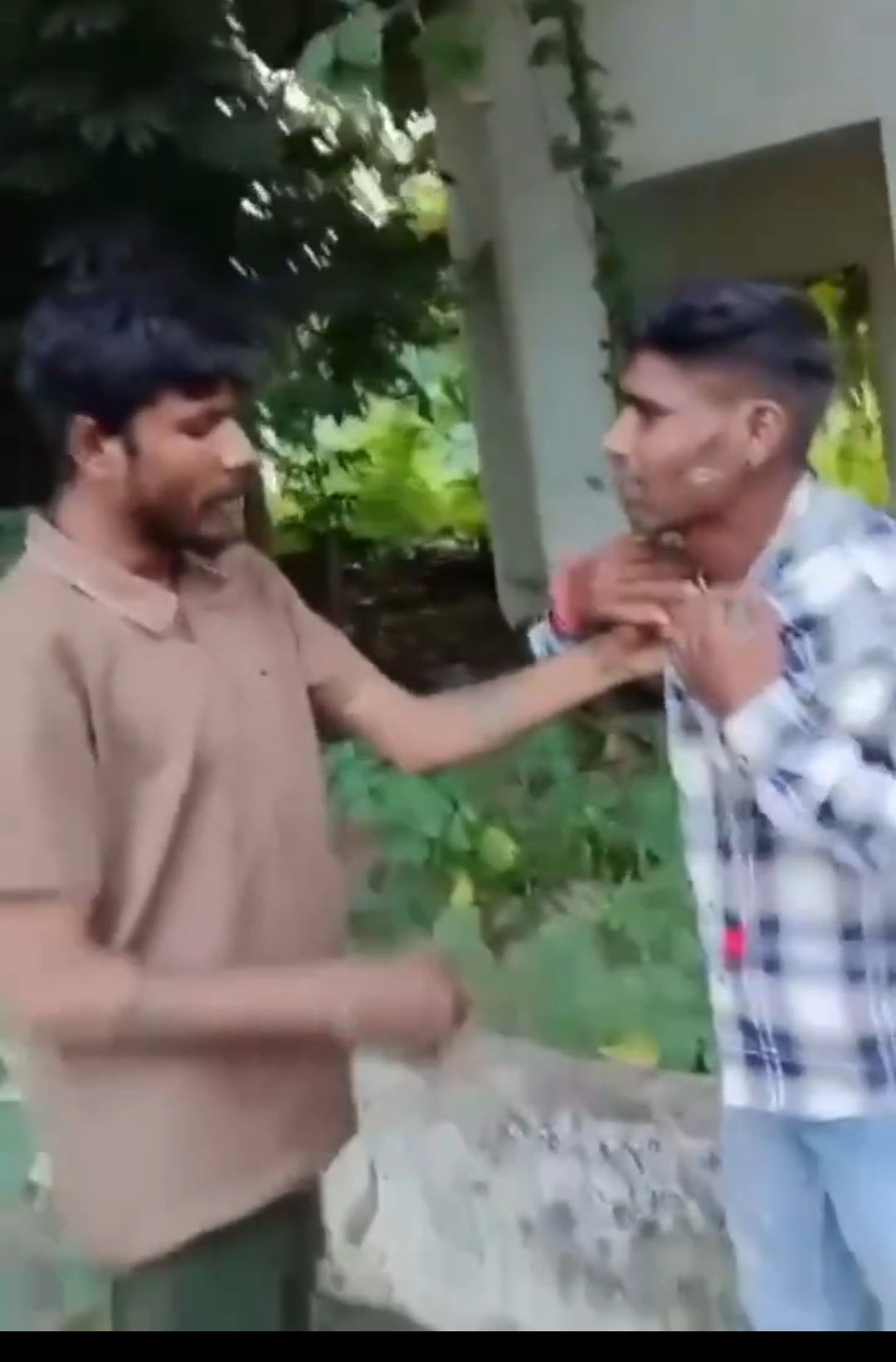 *रायपुर,,शमशान घाट में हिस्ट्रीशीटर ने की गुंडागर्दी, वारदात का वीडियो बनवाया ताकि इलाके में दबंगई और दहशत कायम रख सके।*